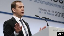 რუსეთის პრემიერ-მინისტრი დმიტრი მედვედევი მიუნხენის საერთაშორისო კონფერენციაზე გამოსვლისას. 2016 წლის 13 თებერვალი. 