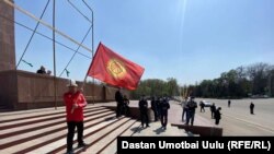 Шайлоого байланыштуу Ош шаарында нааразылыкка чыккандар. 12-апрель, 2021-жыл.