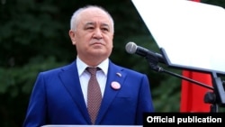 "Ата Мекен" партиясынын лидери Өмүрбек Текебаев парламенттик шайлоодогу үгүт учурунда. Бишкек. Сентябрь, 2020-жыл. 