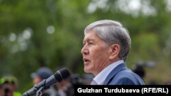 Алмазбек Атамбаев.