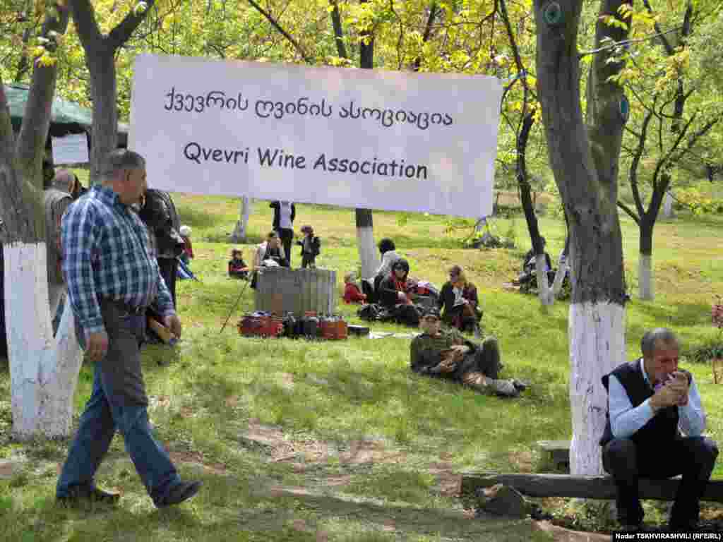 ქვევრის ღვინოები - ეთნოგრაფიულ მუზეუმში რიგით მეორე „ახალი ღვინის ფესტივალი“ გამართა „ღვინის კლუბმა“.