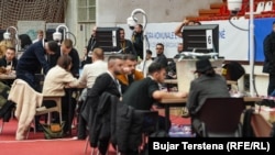 Pamje nga procesi i verifikimit të votave për zgjedhjet e 9 shkurtit në Kosovë.