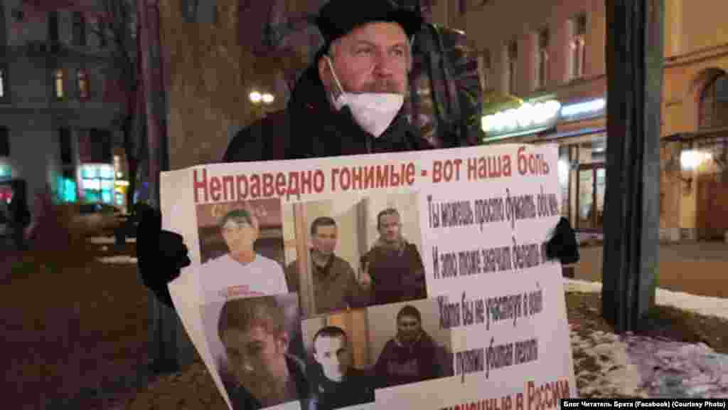 2020 senesi noyabrniñ 21-nde Moskvada faaller Prıhodkonı ve diger siyasiy mabüslerni azat etmek talabınen aktsiya keçirgen ediler&nbsp;