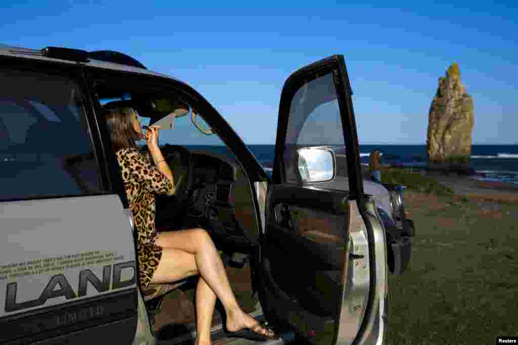 Спор вокруг островов привел к тому, что мирный договор между двумя странами так и не подписан. Как заметила местная жительница, "войны нет, но нет и мира".&nbsp;