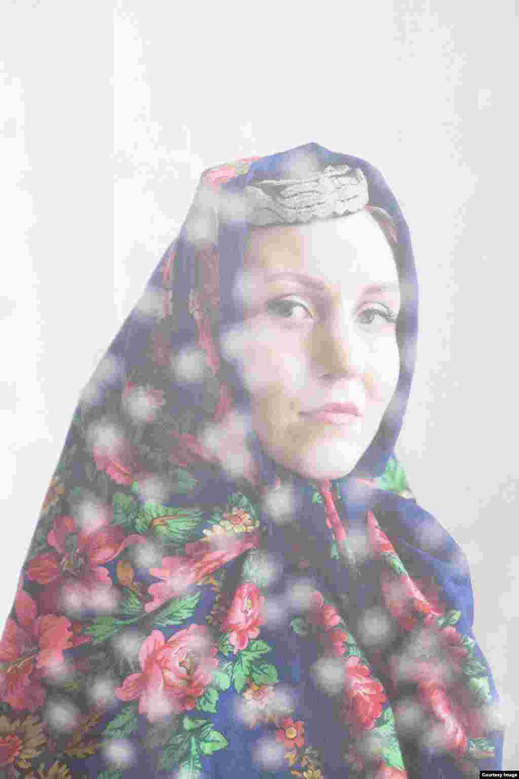 Света, 28 лет:&nbsp; "У&nbsp;меня бабушка очень верующая. Она брала меня с&nbsp;собой в&nbsp;мечеть, но&nbsp;меня это особо не&nbsp;тронуло, я&nbsp;не&nbsp;очень близка с&nbsp;исламом"