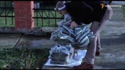 Волонтери відправляють допомогу пораненим бійцям і готують допомогу для шкіл сходу (відео)