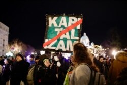 "Novom društveno-ekonomskom sistemu koji neće počivati na profitu se možemo nadati samo u najluđim snovima" (fotografija: protest protiv zagađenja, Beograd, februar 2020)