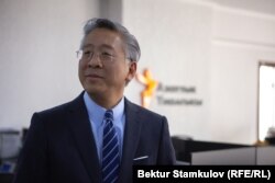 Дональд Лу.