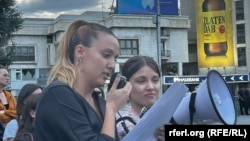 Сара Миленковска, говор пред Собранието во Скопје за време на протестот „Ниту една повеќе“/ 25.09.2025