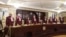 Cinci dintre cei nouă judecători ai CCR au admis solicitarea Înaltei Curți de Casație și Justiție de a declara neconstituțională reforma pensiilor speciale ale magistraților, pentru care guvernul Bolojan.