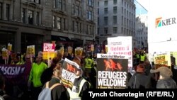 Качкындар менен мигранттарды колдогон жыйын жана жүрүш
 