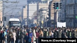 Студентите и граѓаните одржаа 29 минути молчење за жртвите од падот на крошна во Нови Сад и масовното убиство во Цетиње, Црна Гора, 2 јануари 2025 година