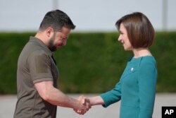 Presidentja e Moldavisë, Maia Sandu në takim me presidentin e Ukrainës, Volodymyr Zelensky në Moldavi.
