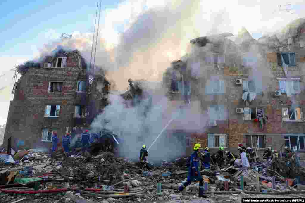 Së paku 15 persona humbën jetën, përfshirë edhe tre fëmijë, nga sulmi masiv i forcave ruse në Kiev dhe qytete tjera të Ukrainës. Dhjetëra të tjerë u plagosën.