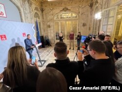 8 decembrie 2025 - Președintele PSD, Sorin Grindeanu, susține o conferință de presă în care a recunoscut că Daniel Băluță, candidatul partidului, s-a clasat pe locul al treilea în alegerile pentru funcția de primar general al Capitalei.