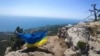 Підняття українського прапора на горі Шаан-Кая біля Алупки, Крим.Акція руху спротиву «Жовта стрічка» (ілюстративне фото)