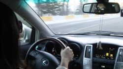 Aşgabatda 40 ýaşyna ýetmedik aýal-gyzlaryň sürüjilik şahadatnamasynyň möhleti uzaldylmaýar