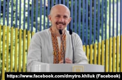 Дзьмітро Хілюк у момант працы журналістам да вайны