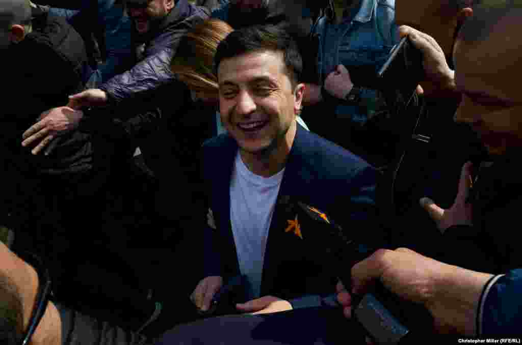 Presidential candidate Volodymyr Zelenskiy outside a&nbsp;Kyiv polling station&nbsp;after casting his ballot.&nbsp;Asked by RFE/RL what would be the first issues he would tackle if elected president, he answered: "The war and corruption."