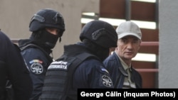 Fostul director adjunct al spionajului din R. Moldova, Alexandru Balan, adus la București de ofițerii Direcției de Investigare a Infracțiunilor de Criminalitate Organizată și Terorism