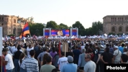 The demonstration in the capital’s central Republic Square came a day after a similar rally by supporters of caretaker Prime Minister Nikol Pashinian. 
