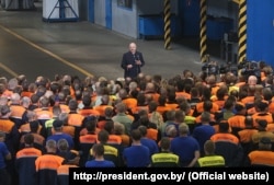 Выступ Аляксандра Лукашэнкі перад працаўнікамі «Магілёўліфтмашу», архіўнае фота