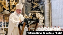 Беларускія пілігрымы на імшы ў Саборы сьвятога Пятра