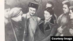 Сайра Кийизбаева на фронте.