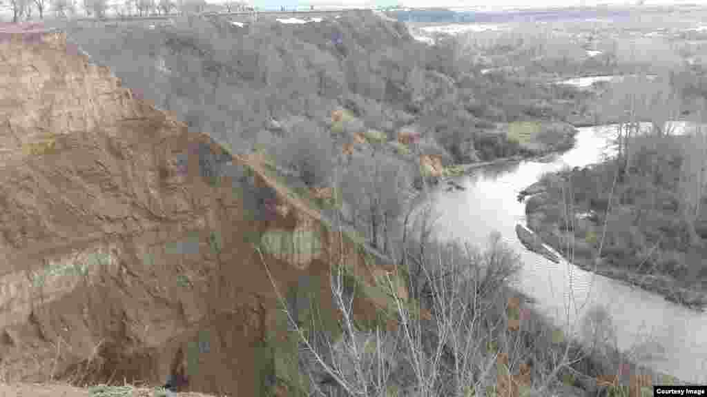 "Мындай уникалдуу табылганы эртерээк жеринен изилдеп карабаса, күндөн, жаандан үбөлөнүп жок болуп кетиши ыктымал", -дешет окумуштуулар.&nbsp;