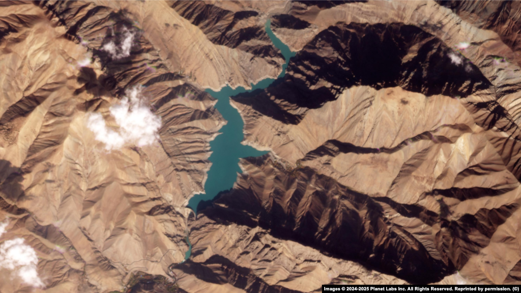 Сарбанди Амири Кабир: Ин сарбанд бар болои дарёи Караҷ дар кӯҳҳои Албурз бунёд шудааст. Сарбанди Амири Кабир шаҳри Теҳронро бо об таъмин мекунад, барқ тавлид менамояд ва дар контроли селобҳои мавсимӣ кӯмак мекунад.