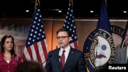 Președintele Camerei Reprezentanților din SUA, Mike Johnson, va încerca să asigure aprobarea acordării de către SUA a ajutorului de 61 de miliarde de dolari supus votului sâmbătă, alături de ajutoare pentru Israel și Indo-Pacific.