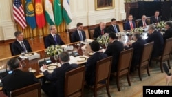 ABŞ prezidenti Donald Tramp və digər yüksəkvəzifəli ABŞ rəsmiləri Ağ evdə Qazaxıstan, Qırğızıstan, Tacikistan, Türkmənistan və Özbəkistan liderləri ilə görüşüblər.