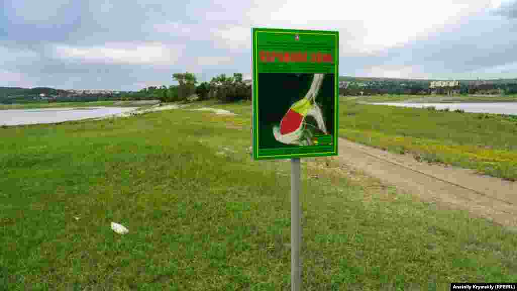 У минулі роки після рясного танення снігів у горах пам'ятник природи регіонального значення &laquo;Острів-глибу пермських вапняків на Сімферопольському водосховищі&raquo; з усіх боків оточувала вода