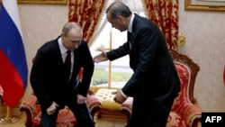 Президент России Владимир Путин (слева) и премьер-министр Турции Реджеп Эрдоган. Стамбул, 3 декабря 2012 года.