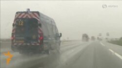 Француската полиција во акција за апсење на осомничените