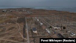 Almatı vilayətinin Ülkən kəndi və yaxınlığındakı elektrik yarımstansiyası. Ülkən AES-in tikintisi üçün üstün yer kimi seçilib.