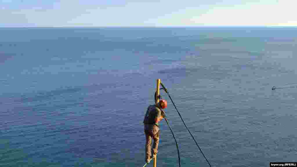 Elektrik, plâjğa elektrikanı keçirgen telni tamir ete