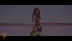 Кыргызча обон созгон Юлия Руцкая