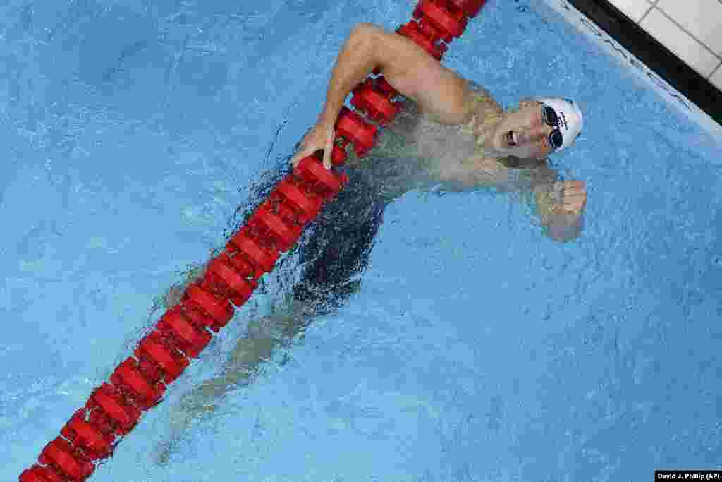 Америкалык суучул Чейз Калиш чемпион болгонуна кубанып жатат. Ал 400 метр аралыкта күч сынашты.&nbsp;