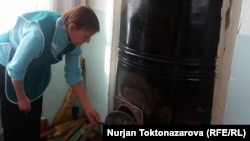 Дом малюток отапливают углем