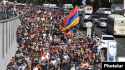 Демонстрации в Ереване против Саргсяна 