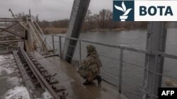 Ukraina është varur nga lumi Oskil për tu mbrojtur kundër forcave ruse në Rajonin e Harkiv. Rusia gjeti një mënyrë për të kaluar nën lumë.