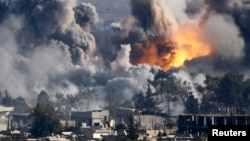 Айрым бир бөлүгүн согушкерлер ээлеп алган Сириянын Кобани шаары.