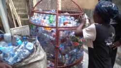 نایجیریا کې نادارې کورنۍ د خځلو په راټولولو د اولادونو فیسونه ورکوي