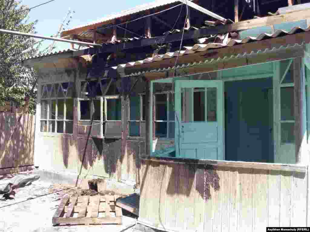 В селе Дихан в ночь на 2 августа неизвестные подожгли два дома и несколько автомобилей.&nbsp;