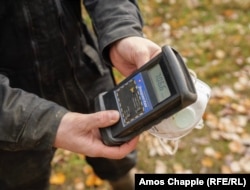 Un aparat de respirat eliberează doze mari de radiații după ce a fost purtat timp de două ore într-o mină de uraniu contaminată cu gaz radon.