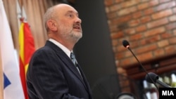 Архивска фотографија, евроамбасадорот Дејвид Гир