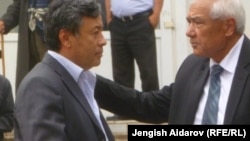 Маматали Ташбалтаев (слева) и Курбаналы Узаков, руководитель южного отделения Государственной комиссии по делам религий