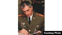 პოლკოვნიკი არჩილ ცინცაძე 1998 -2008 წლებში აშშ-ში საქართველოს სამხედრო ატაშე იყო. 2014-2019 წლებში იყო უკრაინის თავდაცვის მინისტრისა და პრემიერ-მინისტრის სამხედრო მრჩეველი.