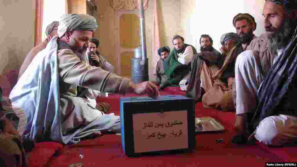 Сбор пожертвований в провинции Баглан.